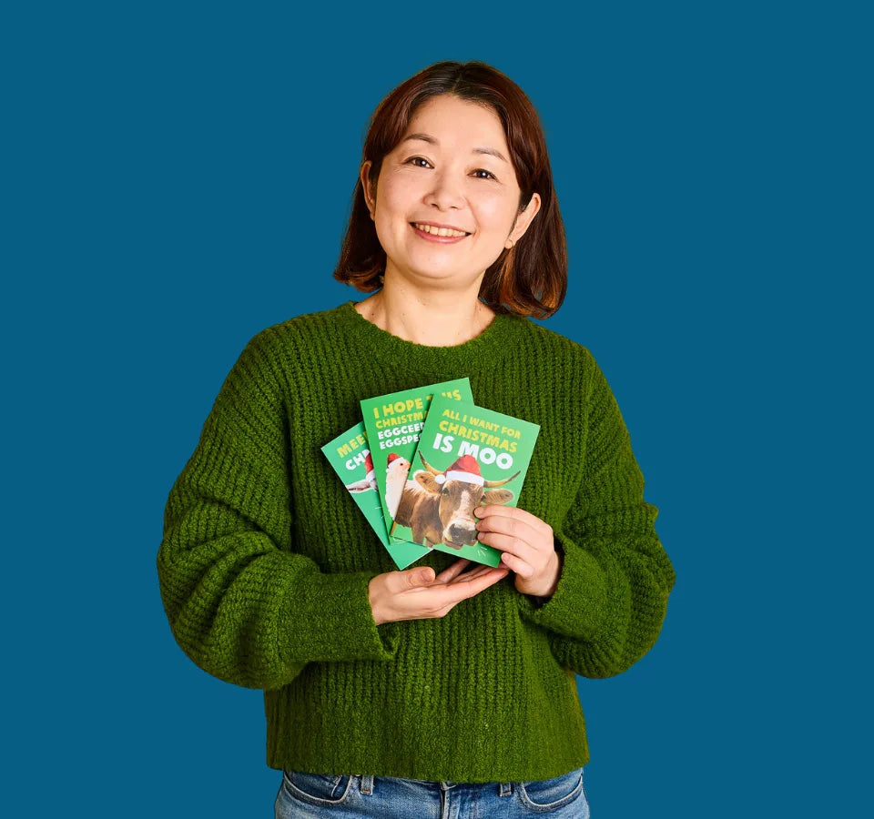 Australia: Mariko holds up an Oxfam Unwrapped card. Photo: Michelle Jarni Australia: Mariko holds up an Oxfam Unwrapped card. Photo: Michelle Jarni