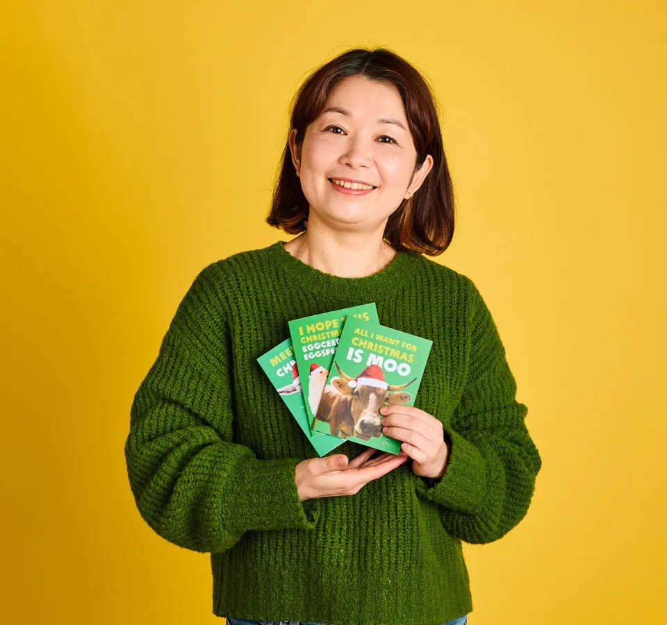 Australia: Mariko holds up an Oxfam Unwrapped card. Photo: Michelle Jarni Australia: Mariko holds up an Oxfam Unwrapped card. Photo: Michelle Jarni