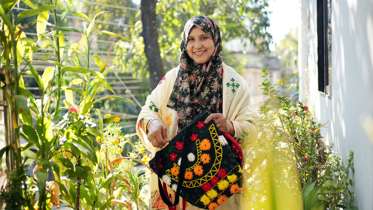 Bangladesh: Afsana employs 10 women and hopes to open a shop, selling her
products in Bangladesh and around the world. “I hope my employees will also become entrepreneurs. They will also be self-sufficient, and this is my dream.” Photo: Aimee Han/Oxfam. Oxfam acknowledges the support of the Australian Government through the
Australian NGO Cooperation Program (ANCP).